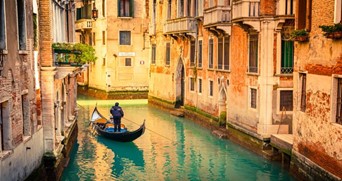 Venice-street-canal.jpg