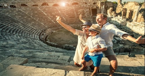 Rome-colosseum-family.jpg